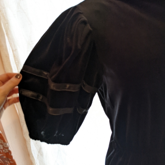 Vintage NWT black velvet midi dress with full sleeves! medium/small 9/10 - Picture 3 of 8